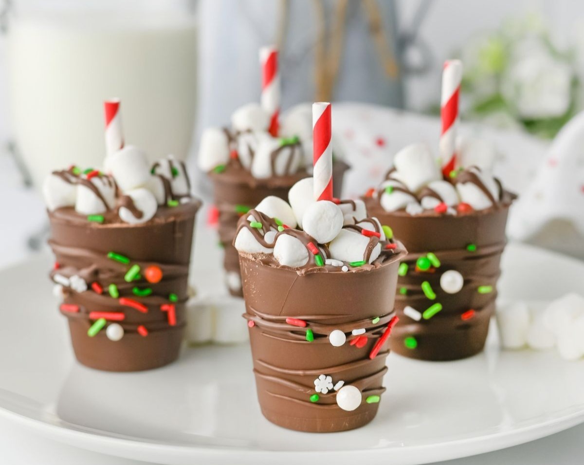 Delicious Easy Christmas Chocolate Hot Cups for Holiday Treats