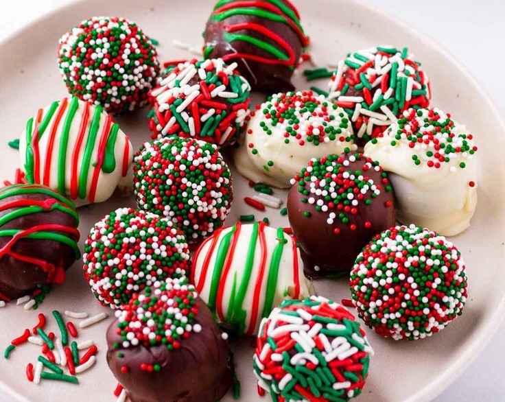 Delicious Easy Grinch Fruit Platters: Healthy Christmas Party Snacks serving