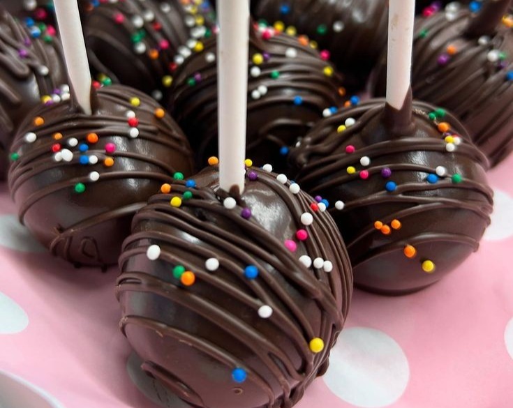 Delicious Easy Homemade Starbucks Birthday Cake Pops Recipe serving